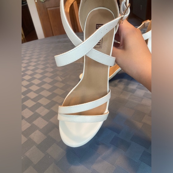 IDIFU Block Heels - Size 8 - Picture 6 of 6